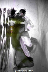 picture created in a swimming pool with a couple in love by Mauricio Silerio 